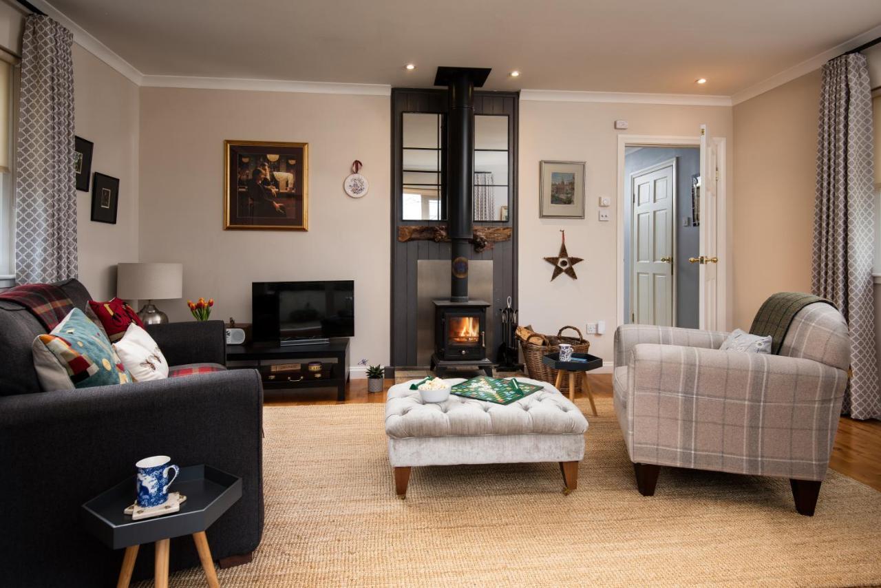 Bastle Retreats Farm Cottage Duns Bagian luar foto