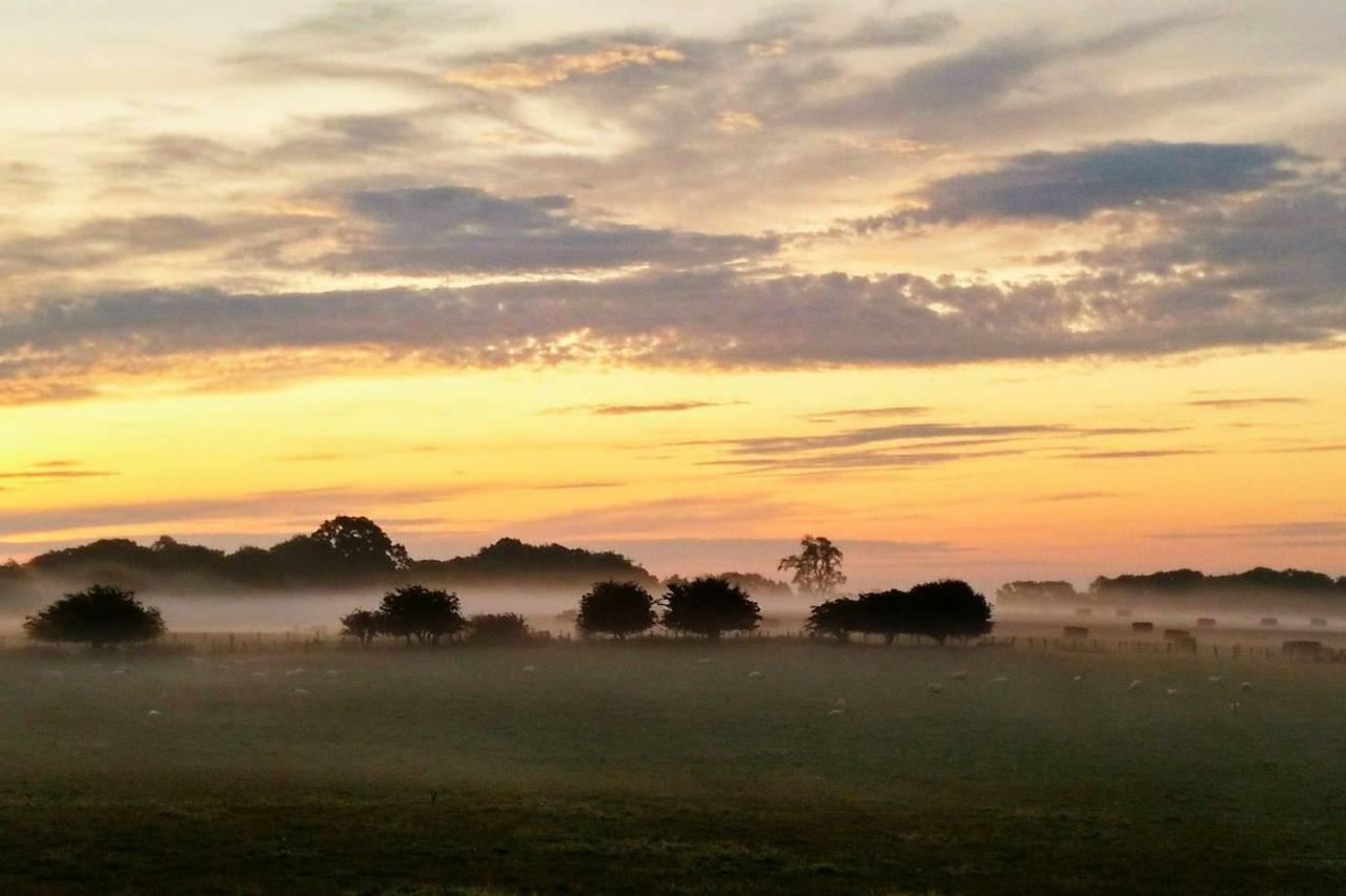Bastle Retreats Farm Cottage Duns Bagian luar foto